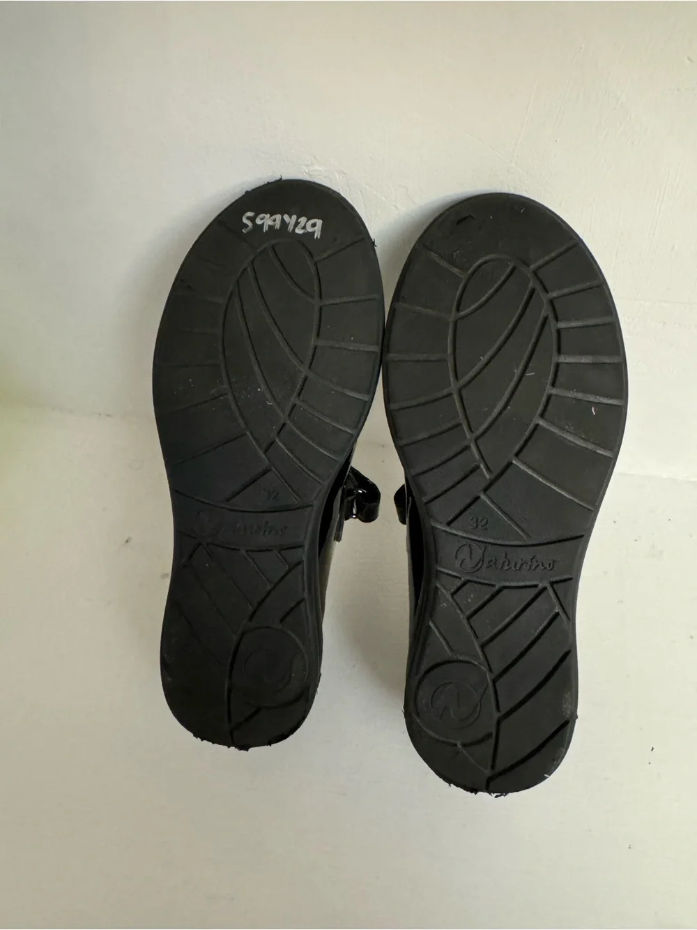 Naturino Girls Size 32 US Size 1.5 Black Patent Leather Mary Janes
